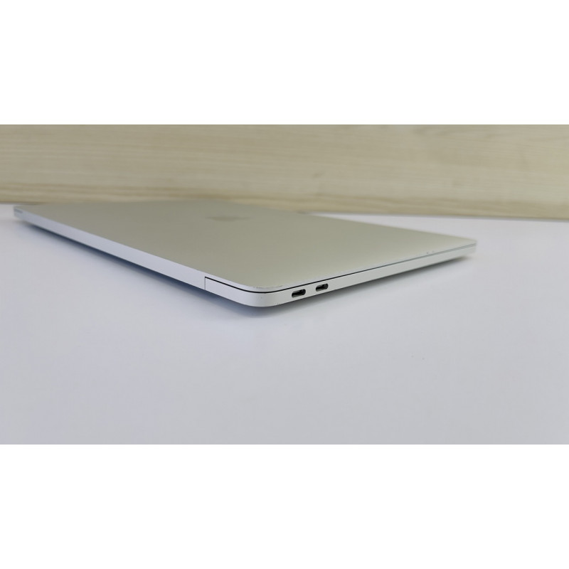 MacBook Pro 13 2017 Silver i5 2.3ghz 16/256